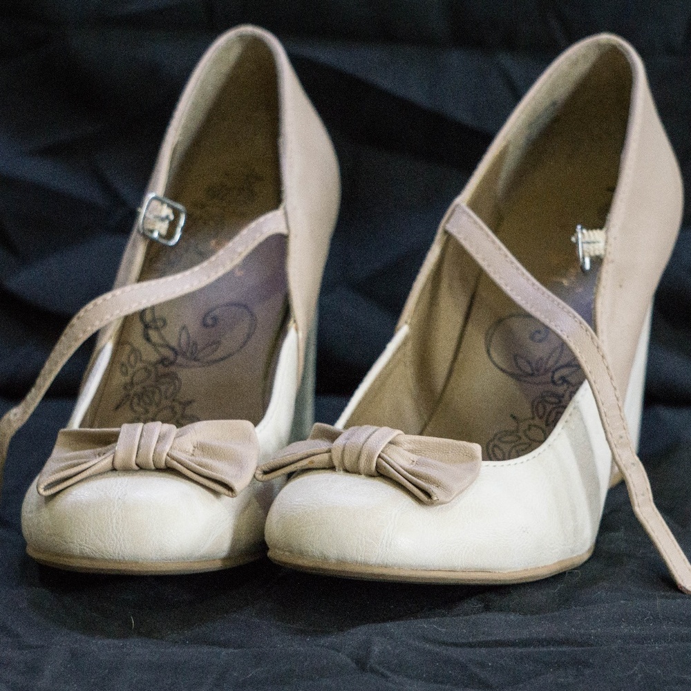 Jellypop Round-Toe Mary Jane Chunky Heel Pumps